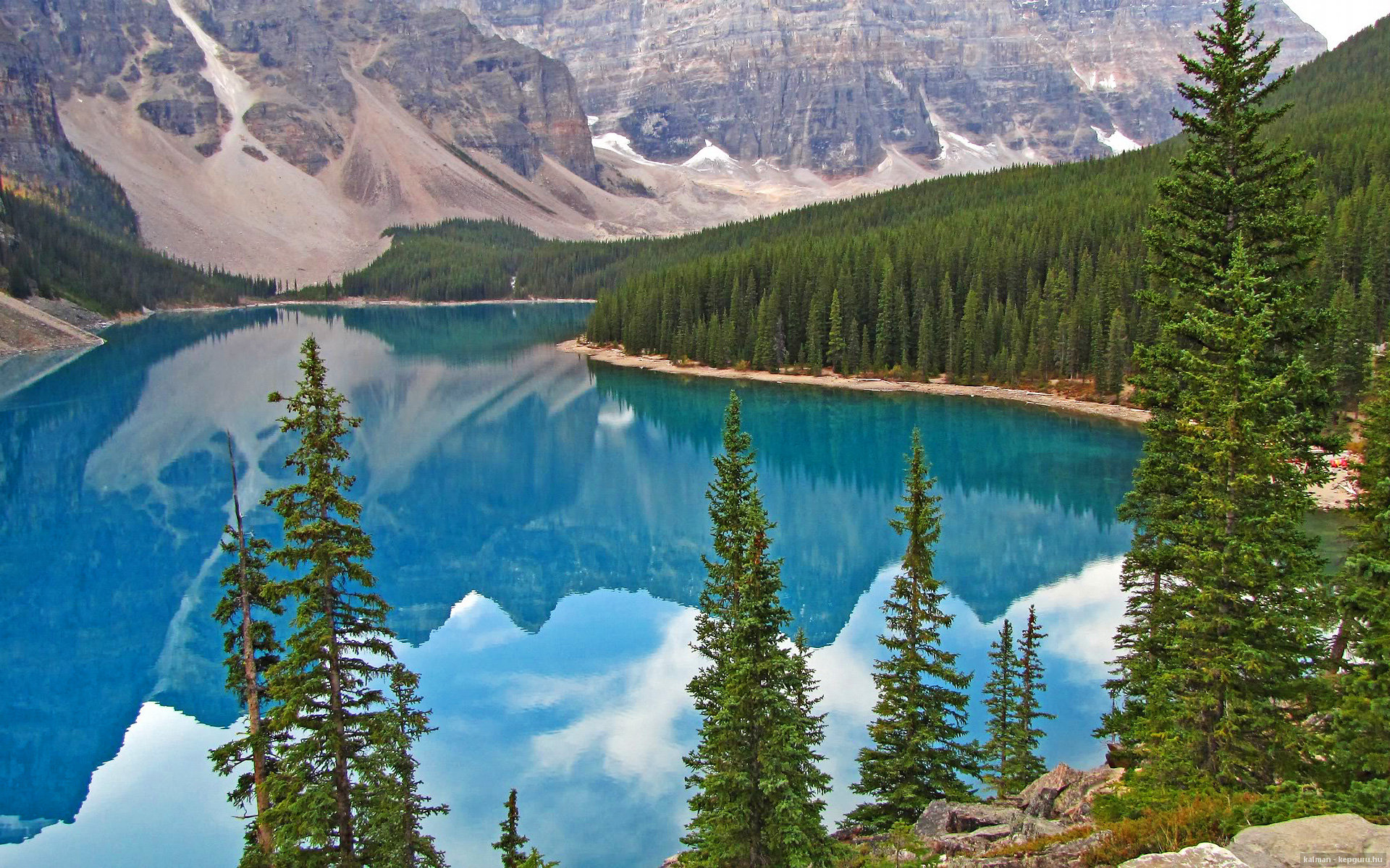 开云官方网站-_未来体育场：智能、绿色、互动的运动新体验_，未来的体育馆图画