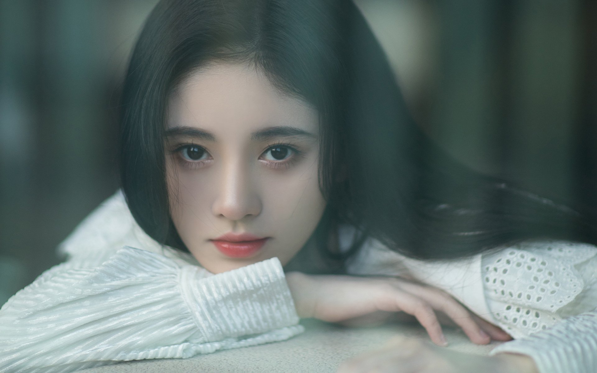 KAIYUN 中国大陆-伊朗门将扑球滑进雪堆消失3秒，观众惊呼“魔术门将”，伊朗队守门员